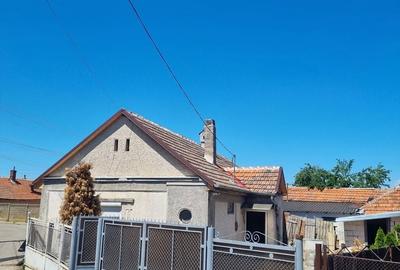 Casă cu 3 camere cu Teren 259 Mp în Central - 1