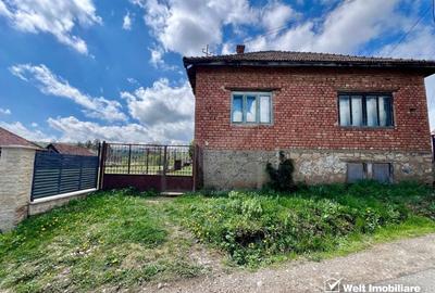 Exclusivitate ! Pozitie excelenta, casa Savadisla