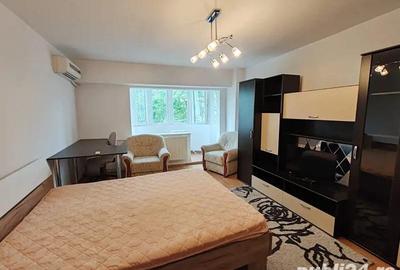 Garsonieră decomandată în Tei