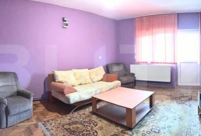 Casă cu 7 camere cu Teren 1023 Mp în Central