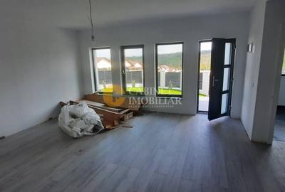 Duplex cu 4 camere cu Canalizare în Valea Adâncă - 12