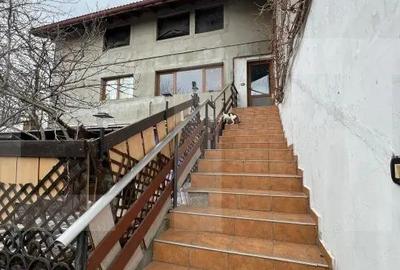 Casă cu 10 camere cu Teren 950 Mp în Fratelia - 10