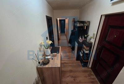 Apartament cu 3 camere decomandat în Craiovița Nouă