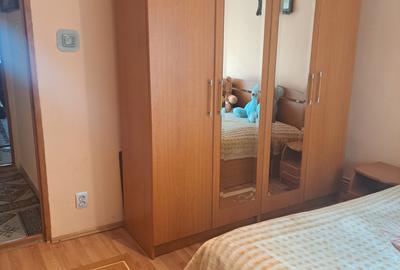 Apartament cu 3 camere,decomandat,parter inalt,zona Lama - 2