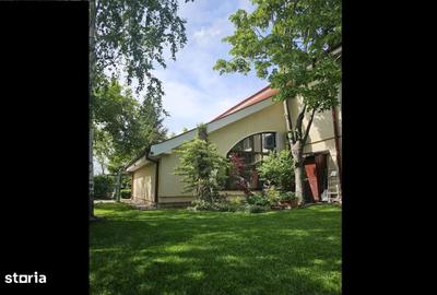 Casă cu 4 camere în Central - 1