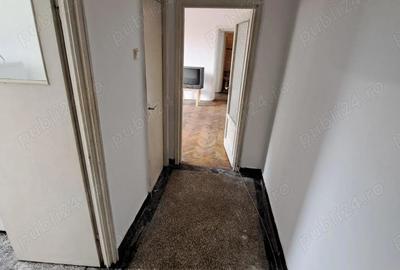Apartament cu 3 camere semidecomandat în Gara de Nord