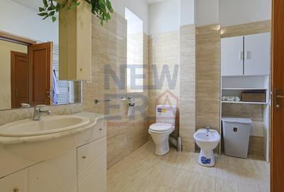 Apartament cu 9 camere decomandat, mobilat în Polonă - 18