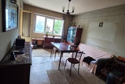 Apartament cu 3 camere decomandat în Rahova - 2