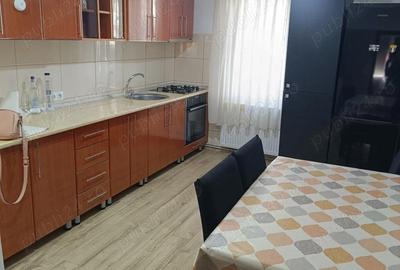 Apartament cu 3 camere decomandat în Independenței - 2