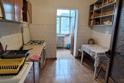 Nicolina 1- Apartament 3 camere decomandat, etajul 3/4 - 4