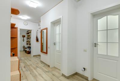 Apartament cu 4 camere decomandat în Sisești