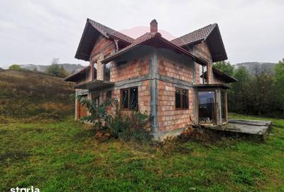 Casă cu 5 camere cu Teren 6400 Mp în Copalnic - 10
