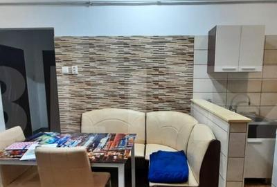 Casa de vanzare, curte comuna, 100 mp, zona Titulescu - 2