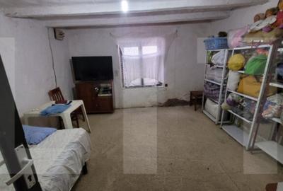 Casa de vanzare, 40 mp, zona Plopi - 5