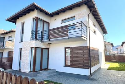 Casă cu 4 camere cu Canalizare în Central - 1