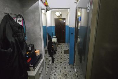 Vand Apartament 3 camere 64 m2 semidecomandat bloc 4 etaje parter - 1