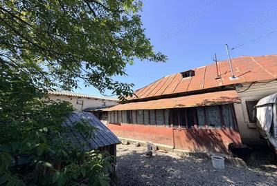 Casă cu 6 camere cu Teren 3000 Mp în Central