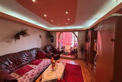 Apartament cu 3 camere decomandat în Răcădău