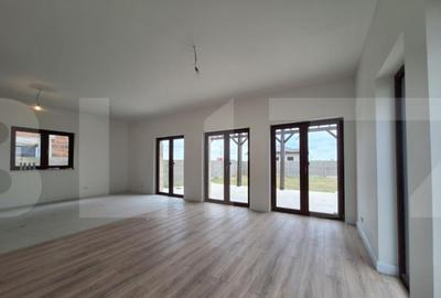 Casă cu 5 camere cu Teren 633 Mp în Moșnița Nouă