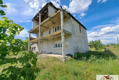 Vanzare casa semifinisata in Teius -700 mp teren - 2