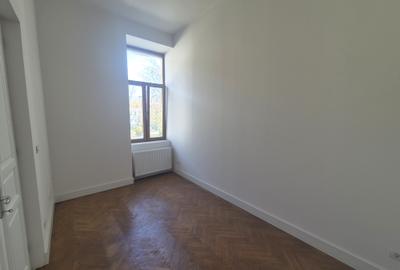Apartament cu 3 camere semidecomandat în Central - 4