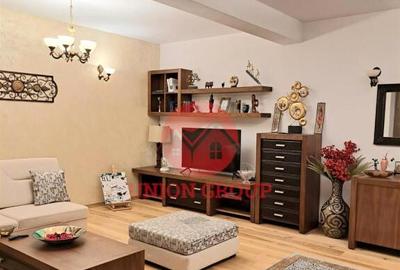 Casă cu 10 camere cu Teren 394 Mp în Central