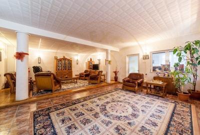 Casă individuală cu 10 camere în Eremia
