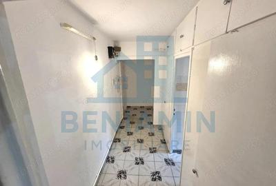 Apartament doua camere spatios Rovine etaj 1 cu centrala 54mp 1978 - 2