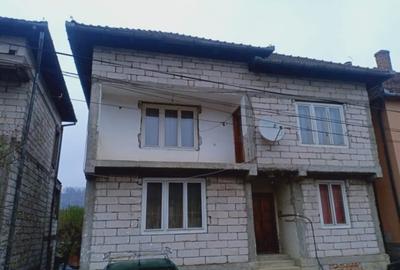 Casa de locuit parter+etaj Loc. Gurahont Arad - 1