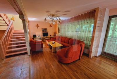 Casă cu 12 camere cu Teren 1000 Mp în Central