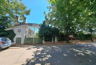 Casă cu 9 camere cu Teren 2375 Mp în Central - 7