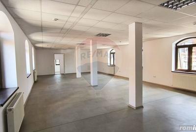 Spațiu comercial, de 190 mp, în Central - 15