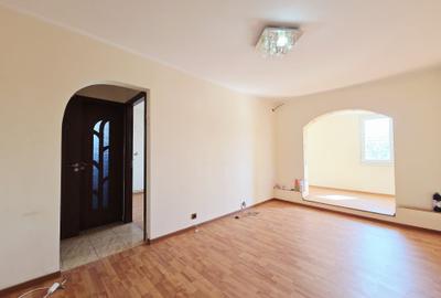 Apartament cu 4 camere semidecomandat în Micro 39