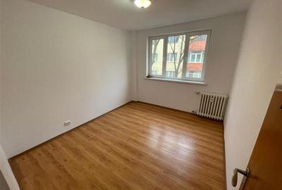 Apartament cu 4 camere decomandat în Sebastian - 3
