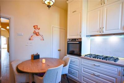 FILM! Eleganta si confort, in cetatea istorica a Brasovului, - 4