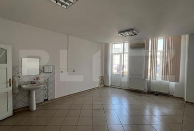 Imobil de inchiriat, 329 mp, Centru Vechi - 12 camere - 3