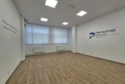 Central, la 5 minute de Afi , spatiu amenajat - 1