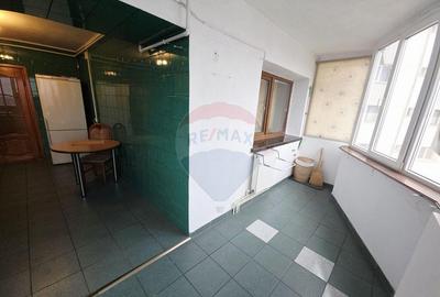 Apartament cu 2 camere de vanzare in zona 1 Mai - 7
