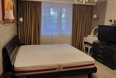 Apartament cu 2 camere semidecomandat în Tractorul - 4