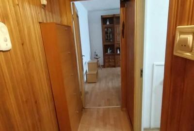 Apartament cu 2 camere decomandat în Micro IV - 1