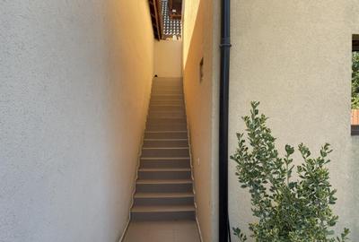 Casă cu 5 camere cu Canalizare în Central - 11