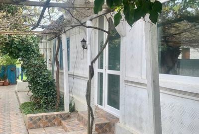 Casă cu 4 camere cu Teren 2000 Mp în Jurilovca