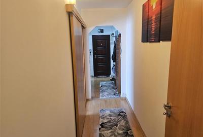 Apartament cu 2 camere decomandat, mobilat în Micro I - 23