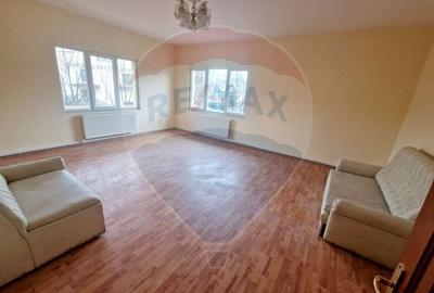 Casă individuală cu 8 camere cu Teren 536 Mp în 1 Mai - 3