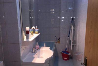 Apartament cu 3 camere decomandat în Vitrometan - 11