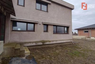 Casă cu 8 camere cu Teren 814 Mp în Săcălaz