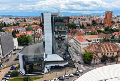 Birou, de 1,500 mp, în Central - 2