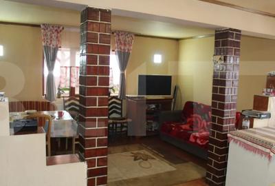 Casă cu 7 camere cu Teren 1580 Mp în Central - 1