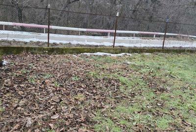 Teren de 3350 mp, în Sâmbotin - 1