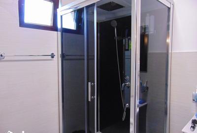 Casă cu 5 camere cu Canalizare în Central - 2